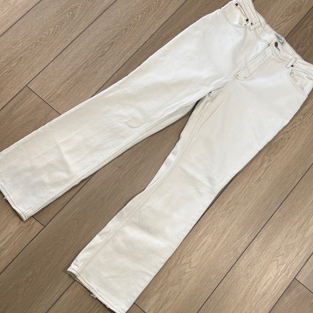Abercrombie & Fitch The 70s Vintage Flare Ultra High Rise White Jeans Size 31/12